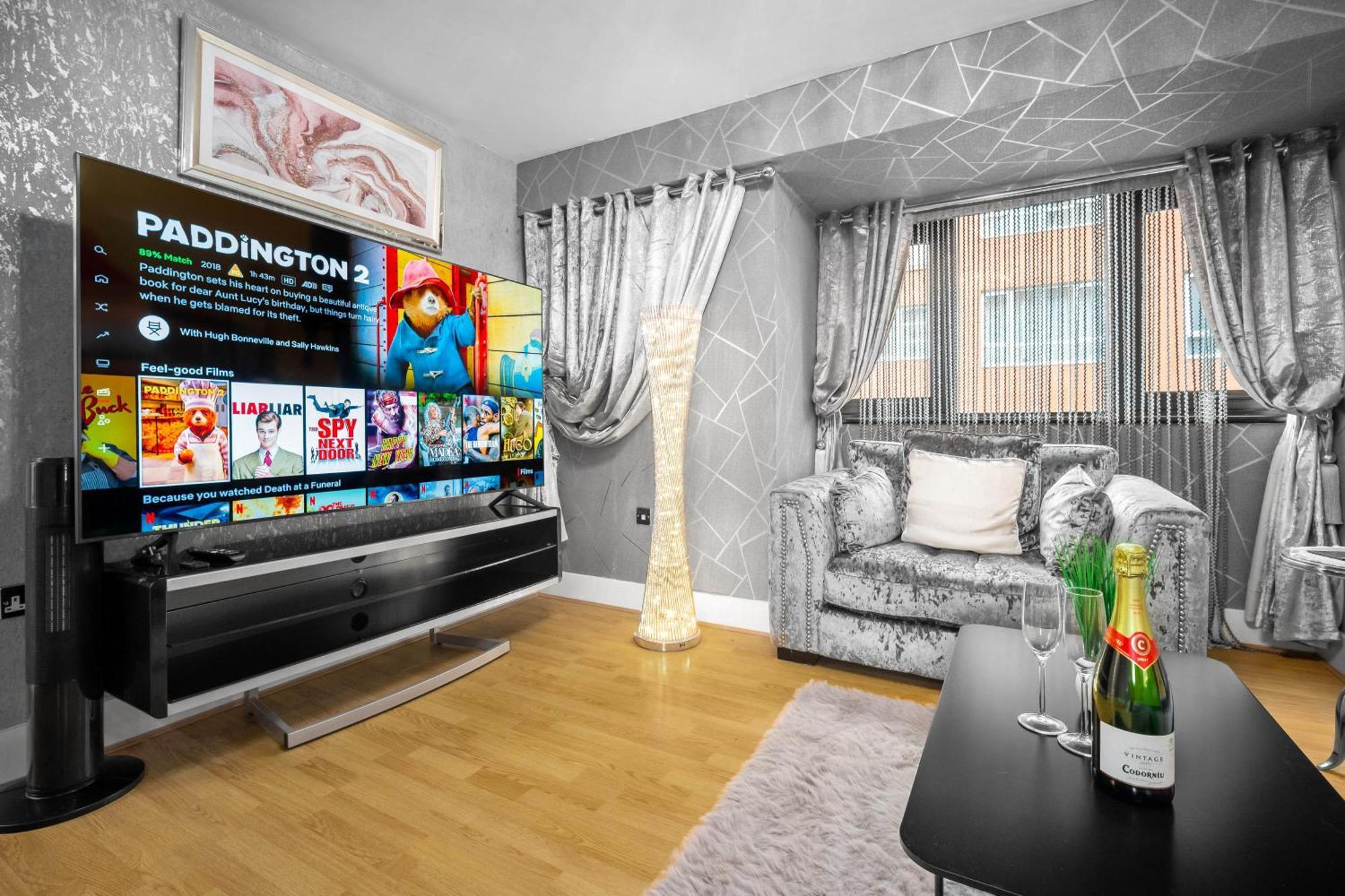 Luxury 1 Bed Flat With Parking 11K - Top Rated - Netflix - Wifi - 70 Inch Smart Tv - Birmingham City Centre - Tv In Bedroom - Top Rated Екстер'єр фото