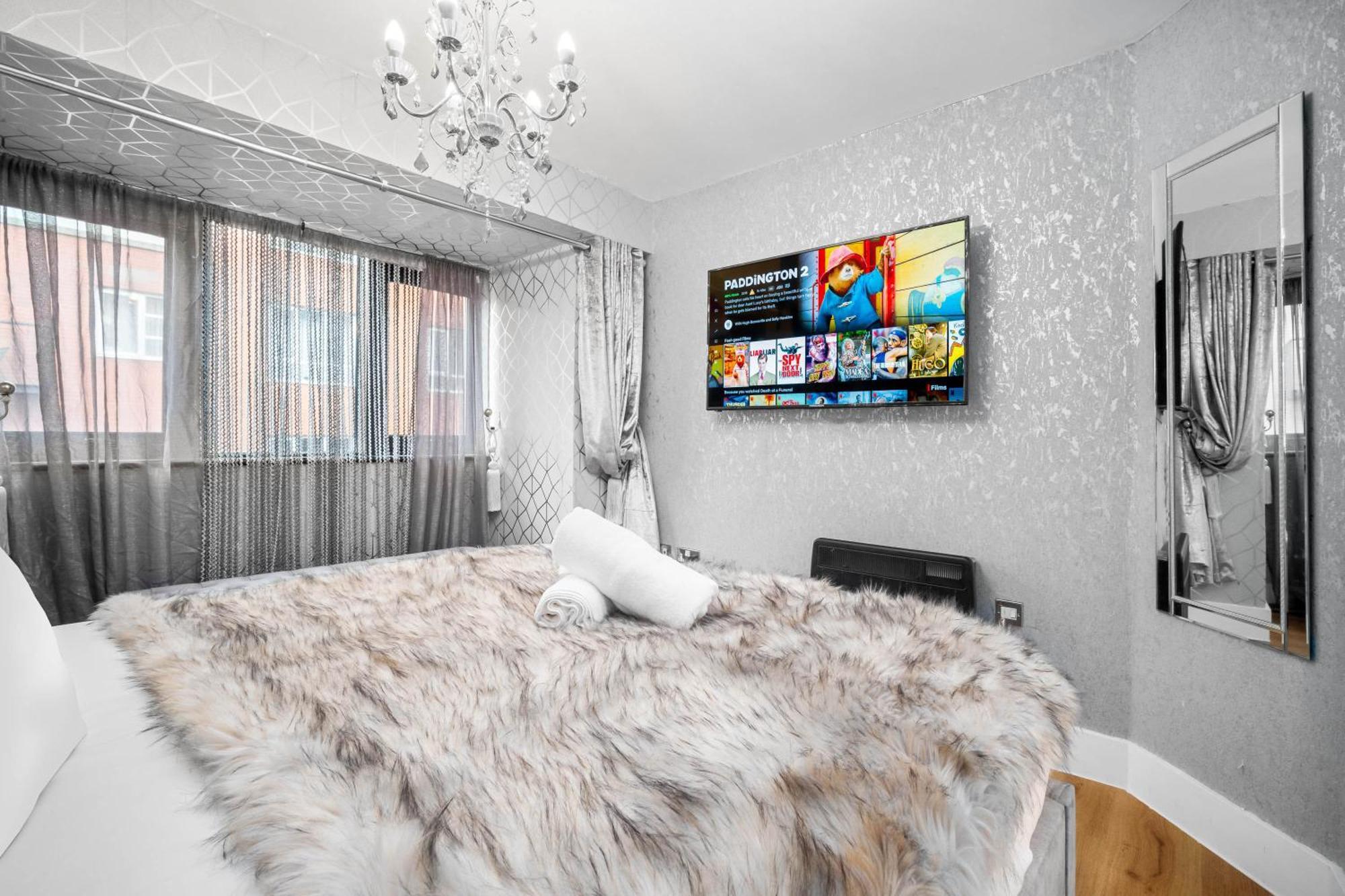 Luxury 1 Bed Flat With Parking 11K - Top Rated - Netflix - Wifi - 70 Inch Smart Tv - Birmingham City Centre - Tv In Bedroom - Top Rated Екстер'єр фото